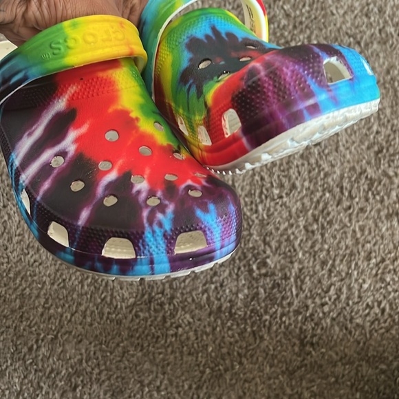Crocs Colorful Tie-Dye Clogs - Picture 10 of 12